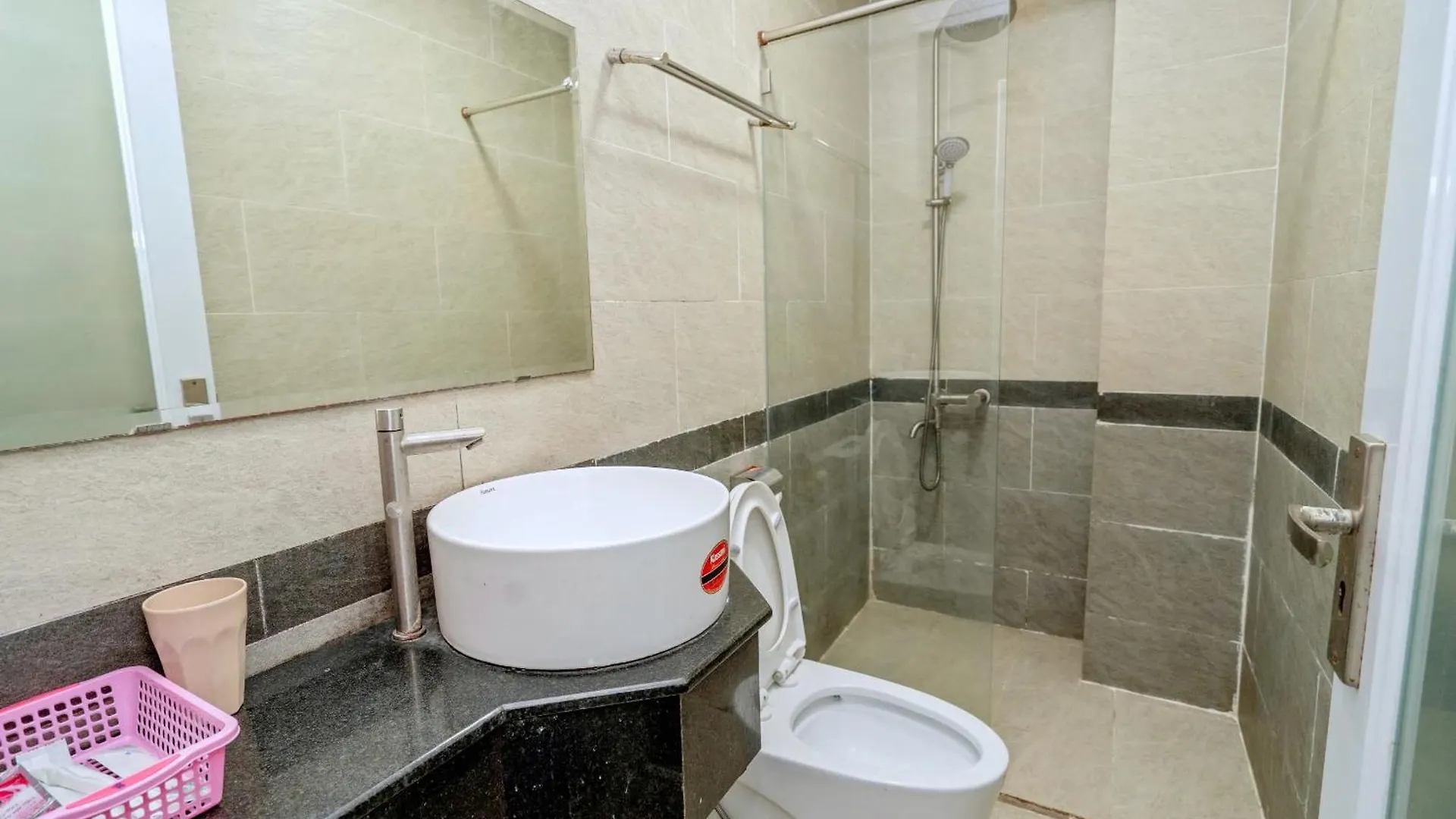 Hotel Khach San Hoang Bach Vũng Tàu 0*,